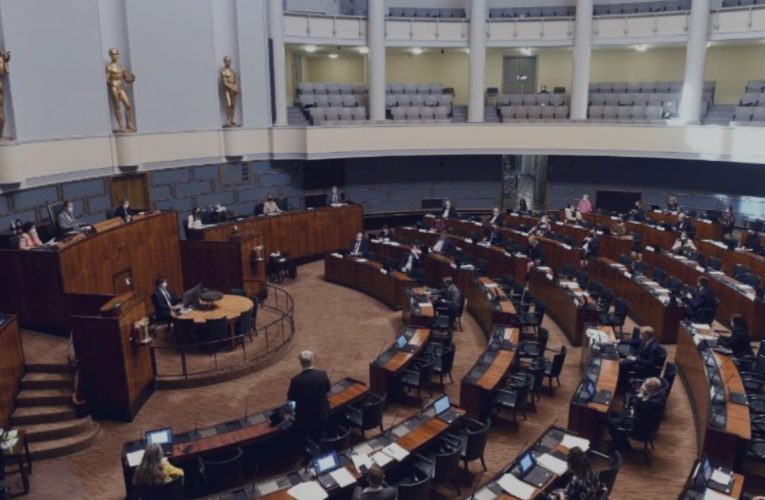 Finlanda: Un politician a murit în parlamentul din Helsinki