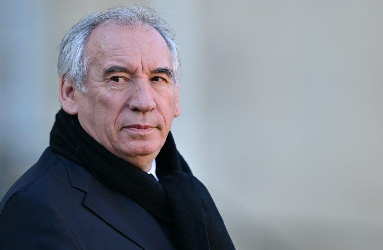 Franța în criză politică: Majoritatea populației dorește dizolvarea parlamentului și alegeri anticipate