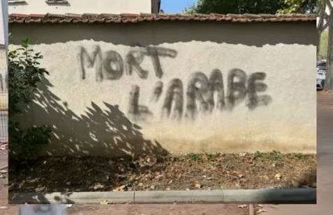 Franța: Mesaje rasiste apărute pe zidurile unui restaurant din Lyon