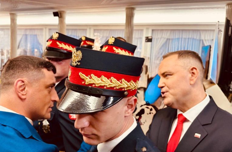 George Simion, singurul lider român prezent la învestirea noului președinte al Poloniei. Simion: Polonia poate fi un model