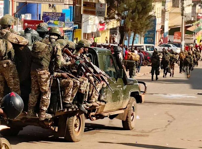 HRW: Rebeli M23 au ucis cel puțin 140 de civili în estul RD Congo, în pofida procesului de pace