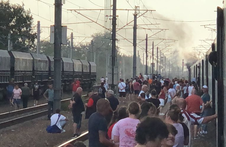 Incendiu la locomotiva unui tren cu 15 vagoane în Gara Palas din Constanța