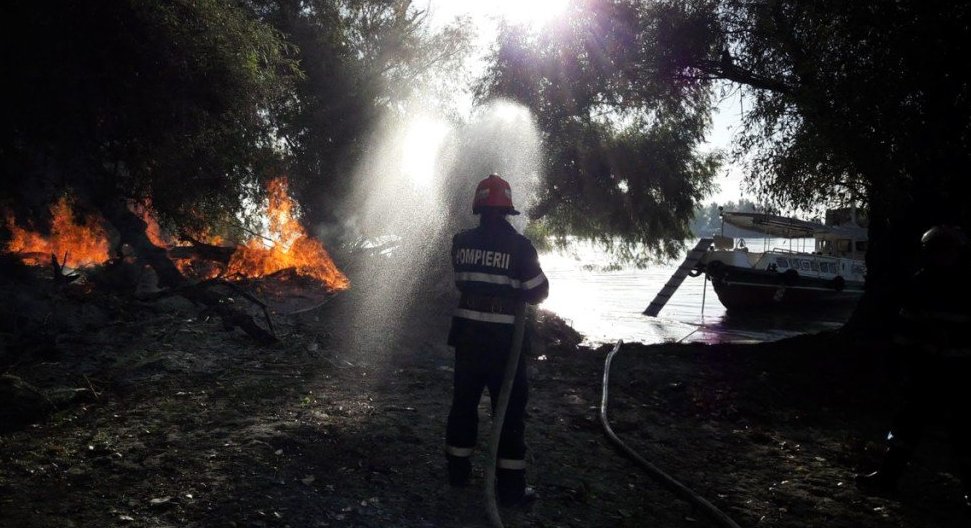 Incendiul din Delta Dunării: Misiunea de lichidare continuă, pentru a 8-a zi