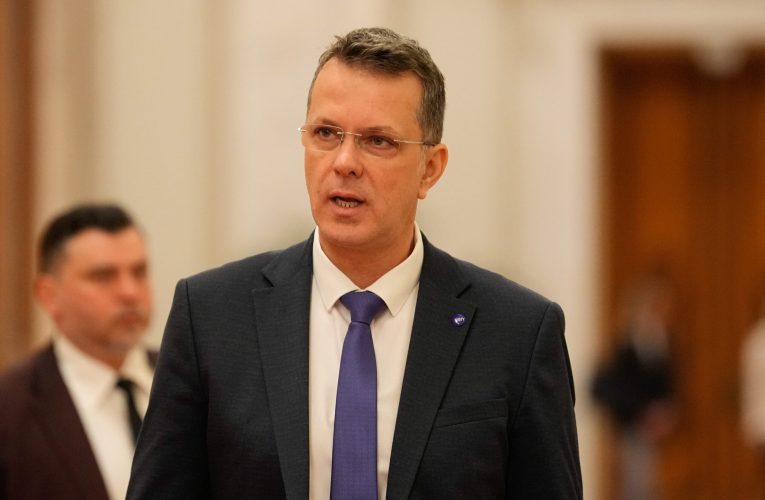 Ionuț Moșteanu afirmă că „Nu începe niciun război şi nu va fi luat nimeni în Armată. În spaţiul public vedeţi multe ştiri false”