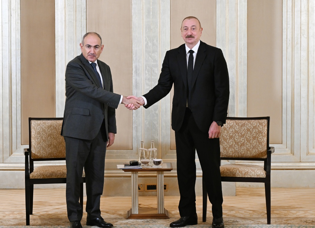 Liderii Armeniei și Azerbaidjanului găzduiți de Trump pentru discuții de pace