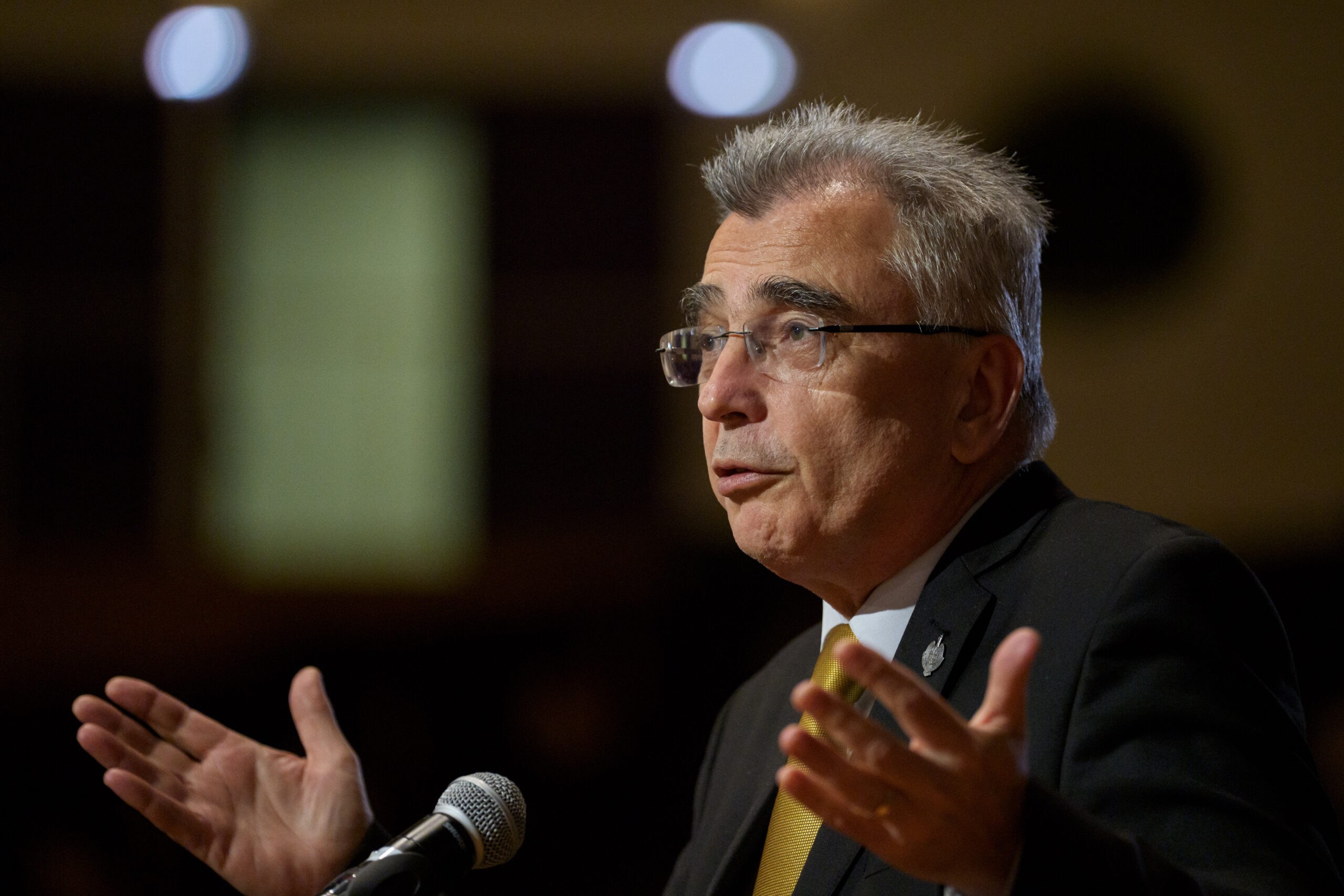 Liderul senatorilor AUR acuză coaliția că nu este capabilă să adopte soluții de reducere a cheltuielilor statului