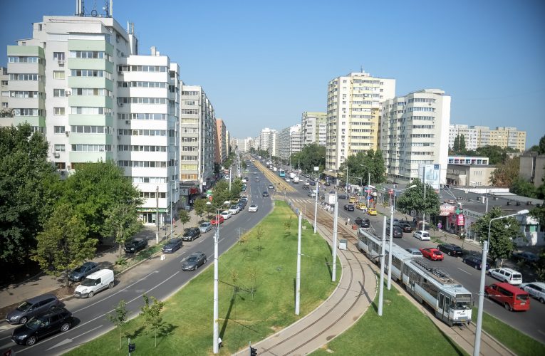 Lucrări pentru siguranța traficului în intersecțiile aglomerate din București. Unde se desfășoară reparațiile