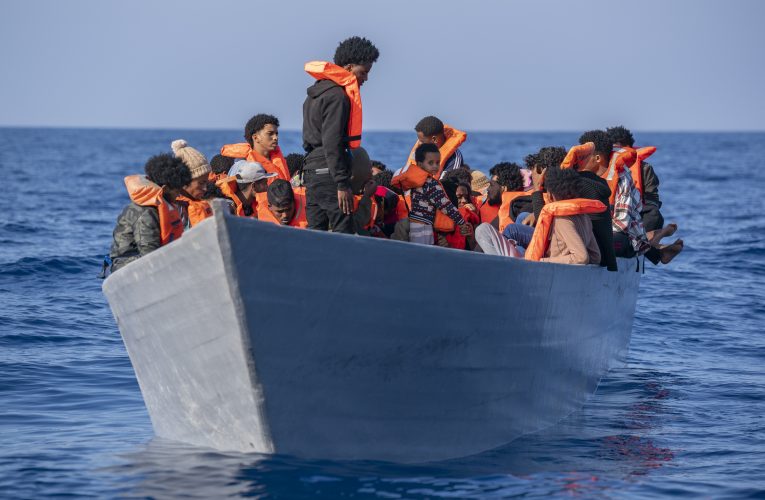 Marea Britanie. Guvernul lui Keir Starmer amenință traficanții de migranți ilegali cu 5 ani de închisoare