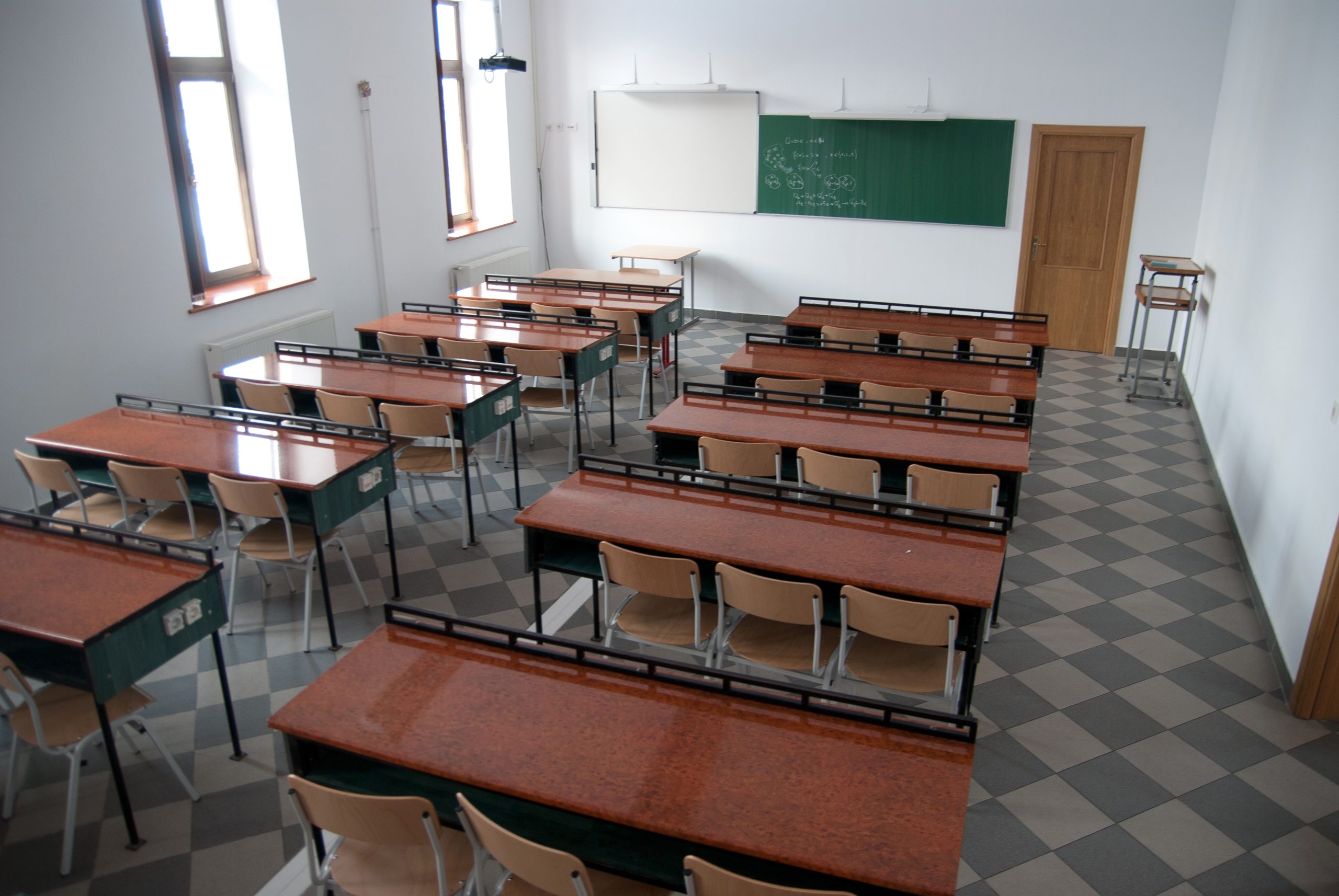 Ministerul Educației lansează în dezbatere Codul pentru prevenția și sancționarea xenofobiei și negării Holocaustului în mediul preuniversitar