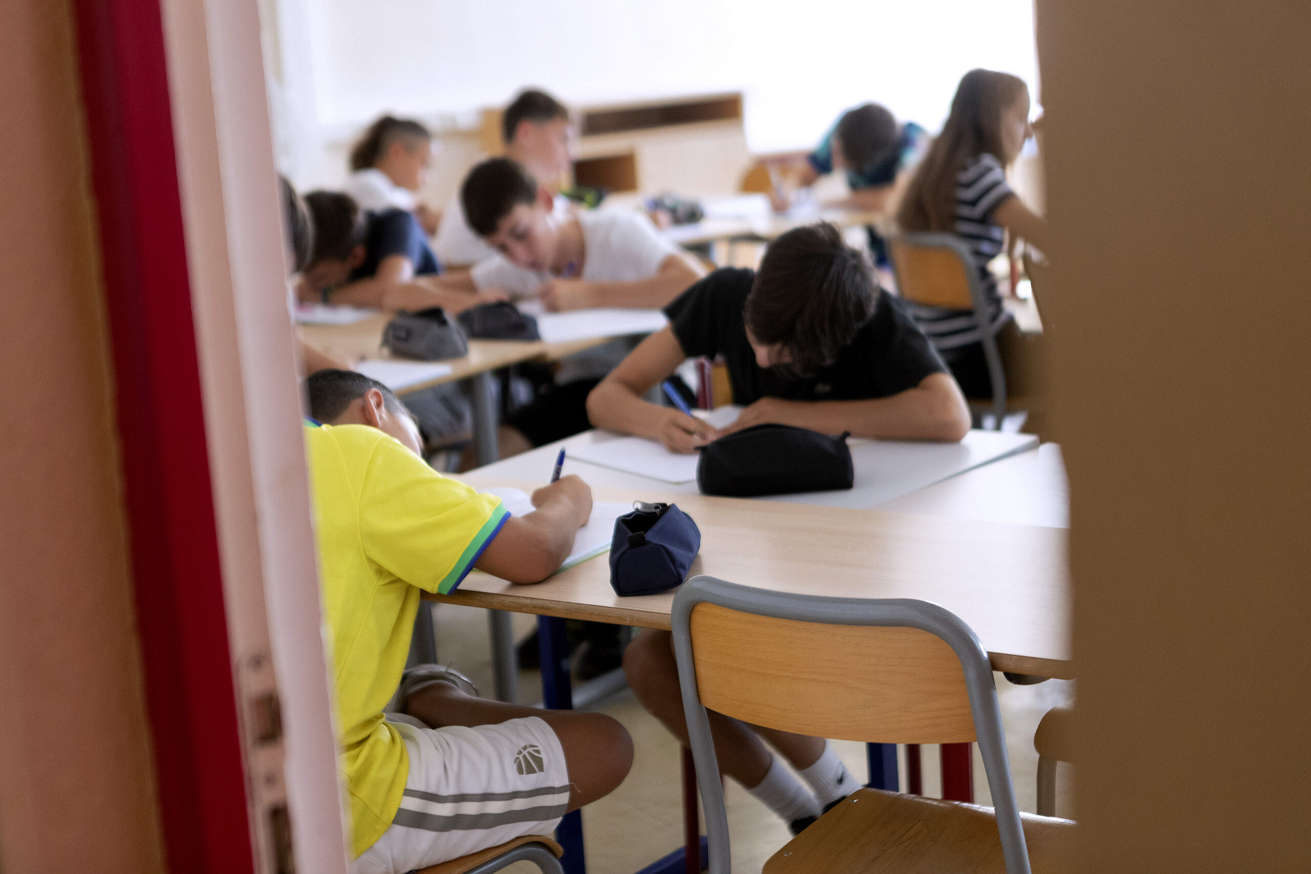 Ministerul Educației: Reorganizarea claselor afectează mai ales clasele cu 8 sau 9 copii și unele clase de liceu