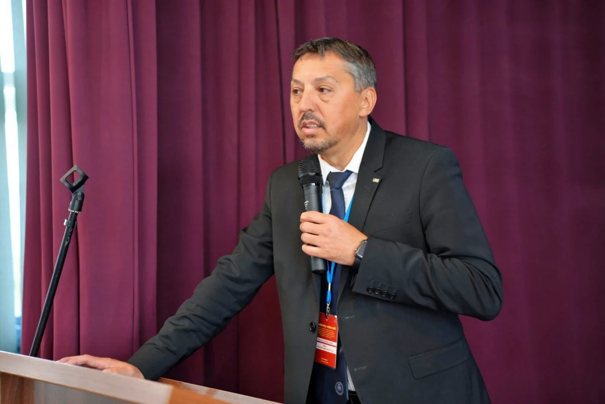 Ministrul Educației s-a întâlnit cu sindicatele care protestează