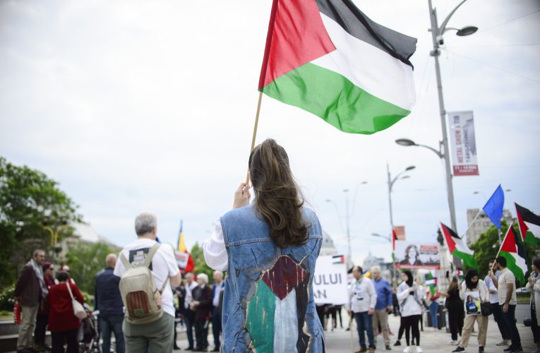 Miting pro-Palestina la București, în Piața Universității