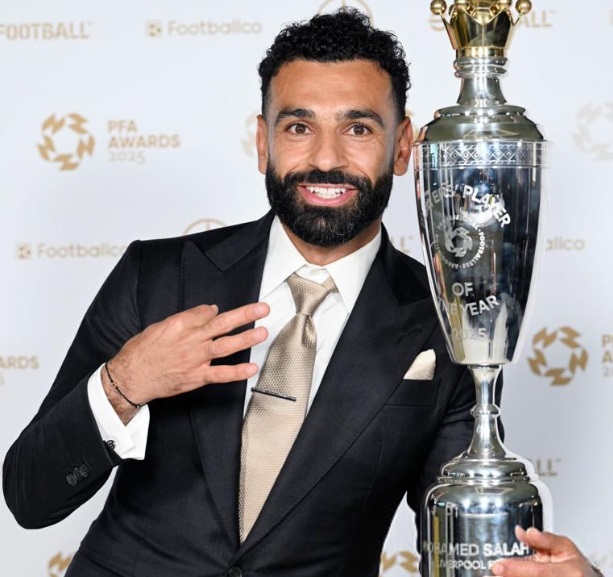 Mohamed Salah a devenit primul fotbalist cu 3 trofee de cel mai bun jucător în Anglia