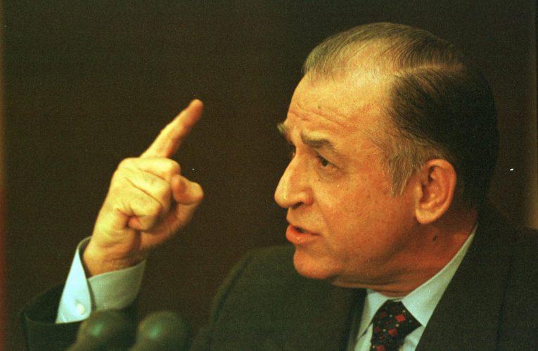 Momentul de reculgere pentru Ion Iliescu, boicotat pe mai multe stadioane: „Imnul Golanilor”, cântat de galeria Poli în timp ce alții au huiduit și au scandat