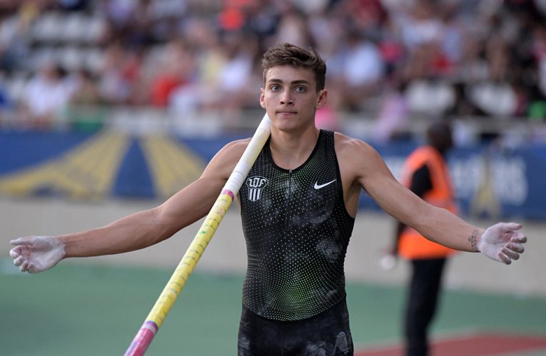 Nou record mondial la săritura cu prăjina, stabilit la Budapesta de Mondo Duplantis