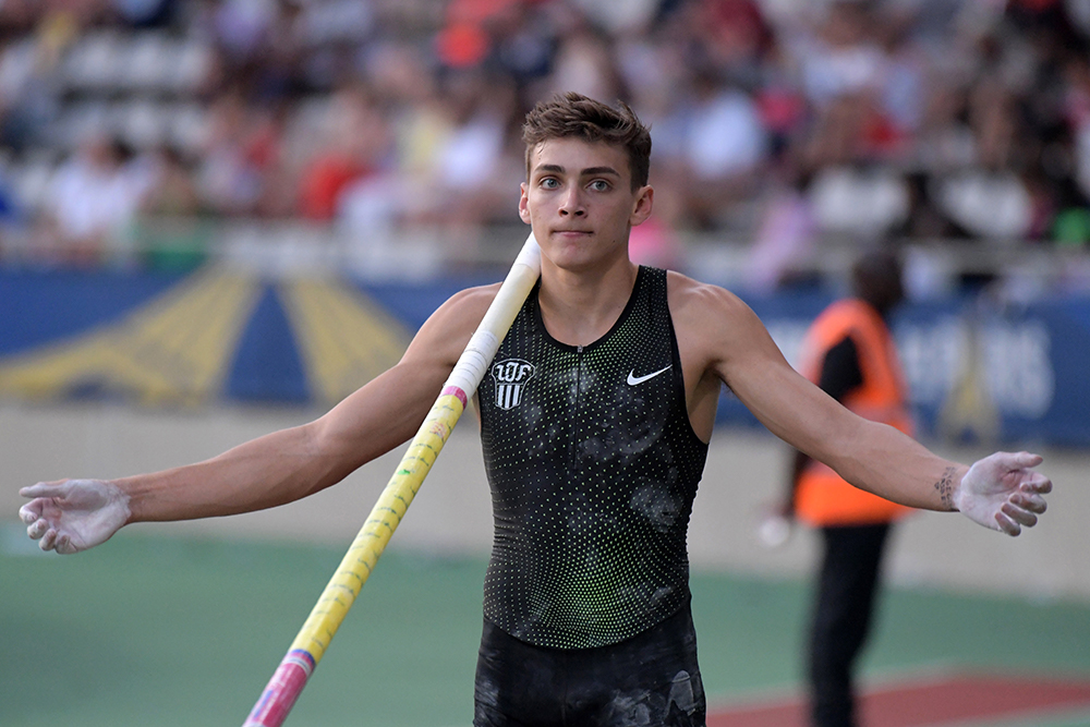 Nou record mondial la săritura cu prăjina, stabilit la Budapesta de Mondo Duplantis