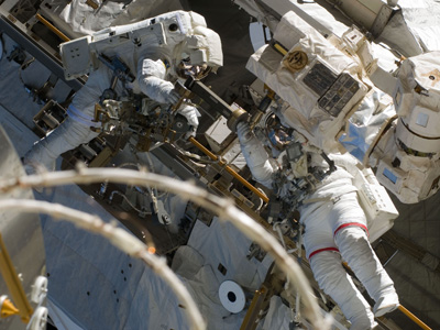 O echipă de astronauți a ajuns la Stația Spațială Internațională în doar 15 ore cu o capsulă SpaceX