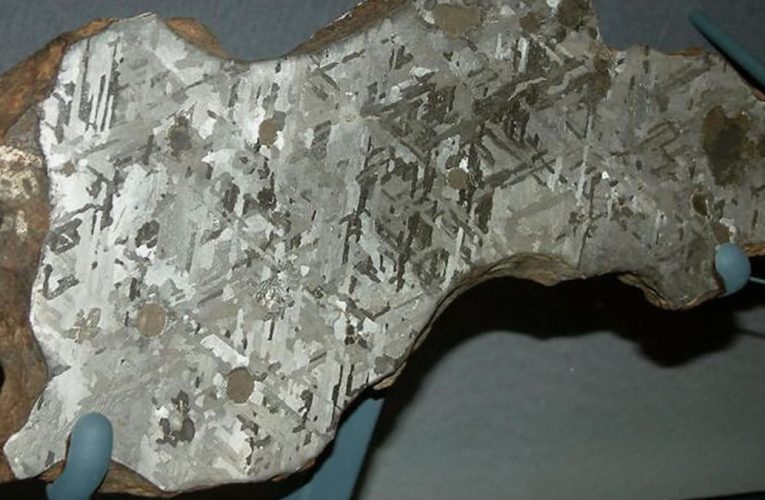 Oamenii de știință au reușit să creeze un diamant dintr-un meteorit, mult mai rezistent decât cele care se găsesc pe Pământ