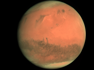 Planeta Marte va putea fi observată aproape de semiluna subțire de la apusul soarelui, în această seară