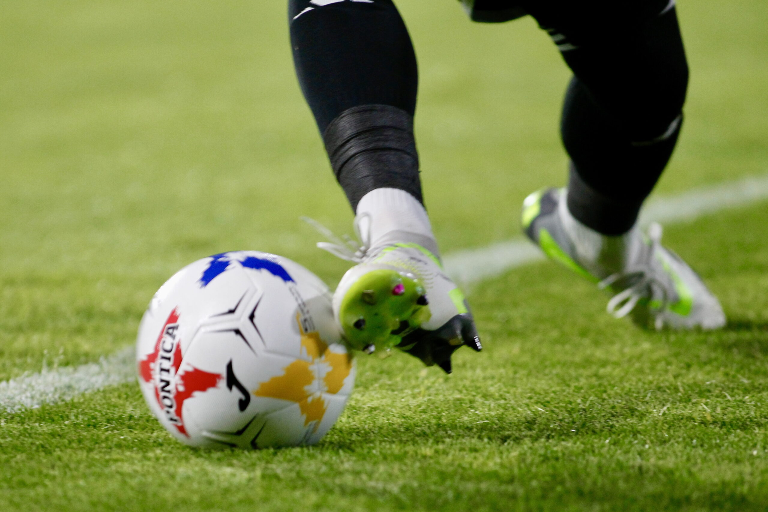 Poliţia britanică va folosi un „spray de marcare ADN” contra suporterilor violenţi din fotbal