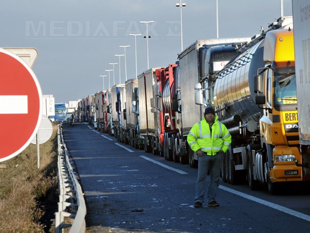 Poliția de Frontieră anunță că autoritățile maghiare impun restricții de circulație pentru camioane pe teritoriul Ungariei