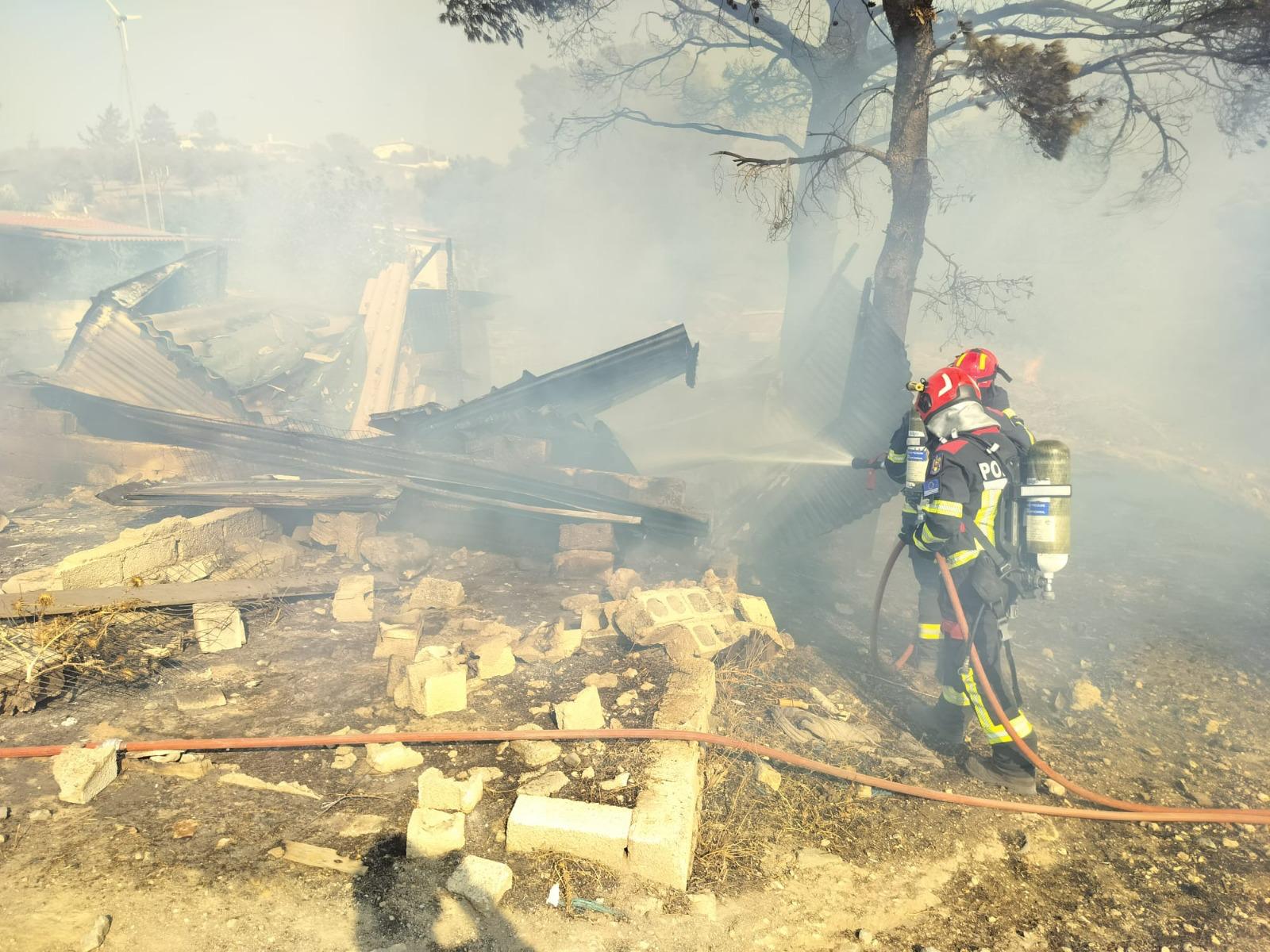 Pompierii români din Grecia, gata să intervină la noi incendii de pădure