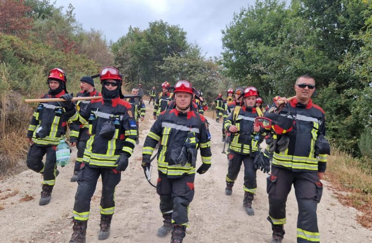 Pompierii români sting noi incendii de pădure în Spania