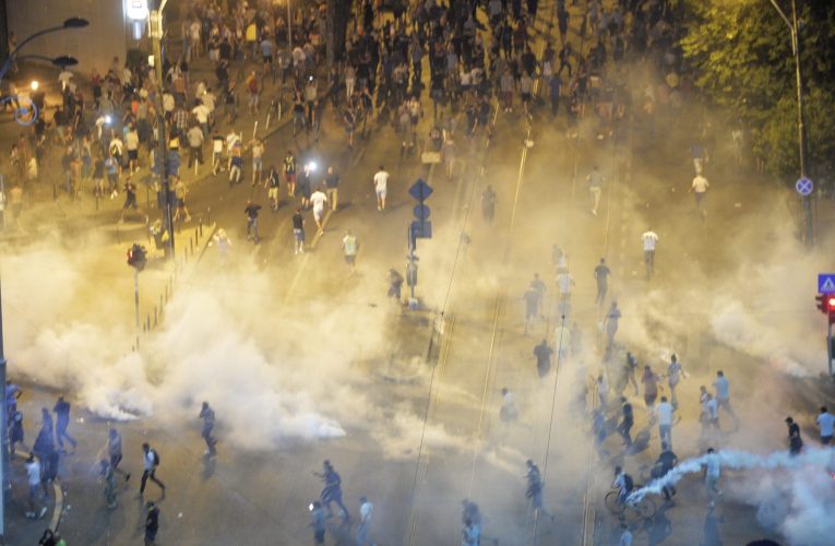 Protest în Piața Victoriei, la 7 ani de la violențele din 10 august: „Ne-au bătut. Ne-au gazat. Faptele se prescriu în 2026”