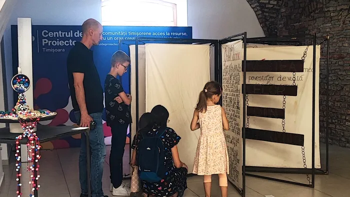 Publicul, invitat să admire arta din spatele gratiilor: finisajul expoziției OUT OF THE BOX II, la Penitenciarul „Popa Șapcă” din Timișoara