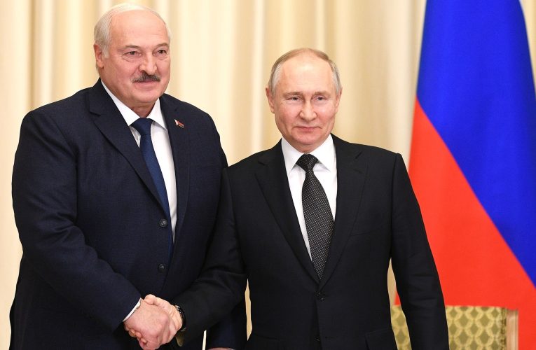 Putin îl corectează pe Lukașenko: Rusia nu ocupă teritorii în Ucraina, ci își recuperează propriile pământuri
