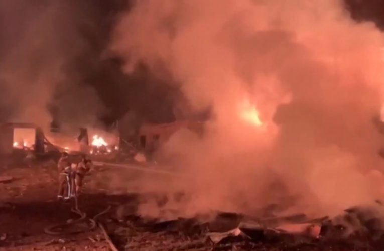 Răniți și incendii în valul de drone și rachete cu care Rusia a atacat vestul Ucrainei