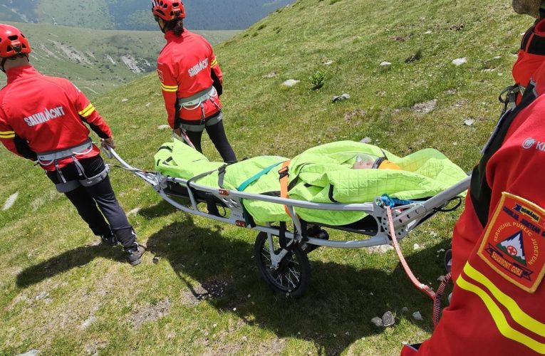 Salvamont: 15 persoane au fost salvate miercuri din situații de risc de pe munte
