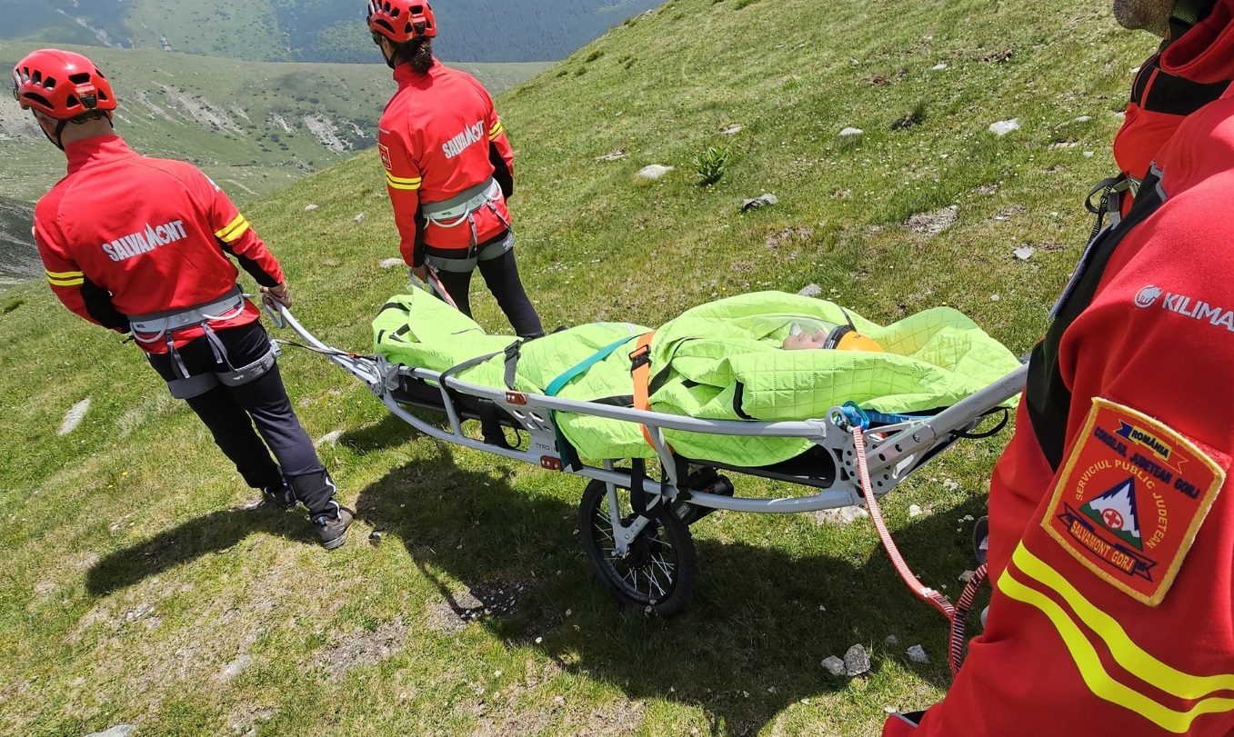 Salvamont: 15 persoane au fost salvate miercuri din situații de risc de pe munte