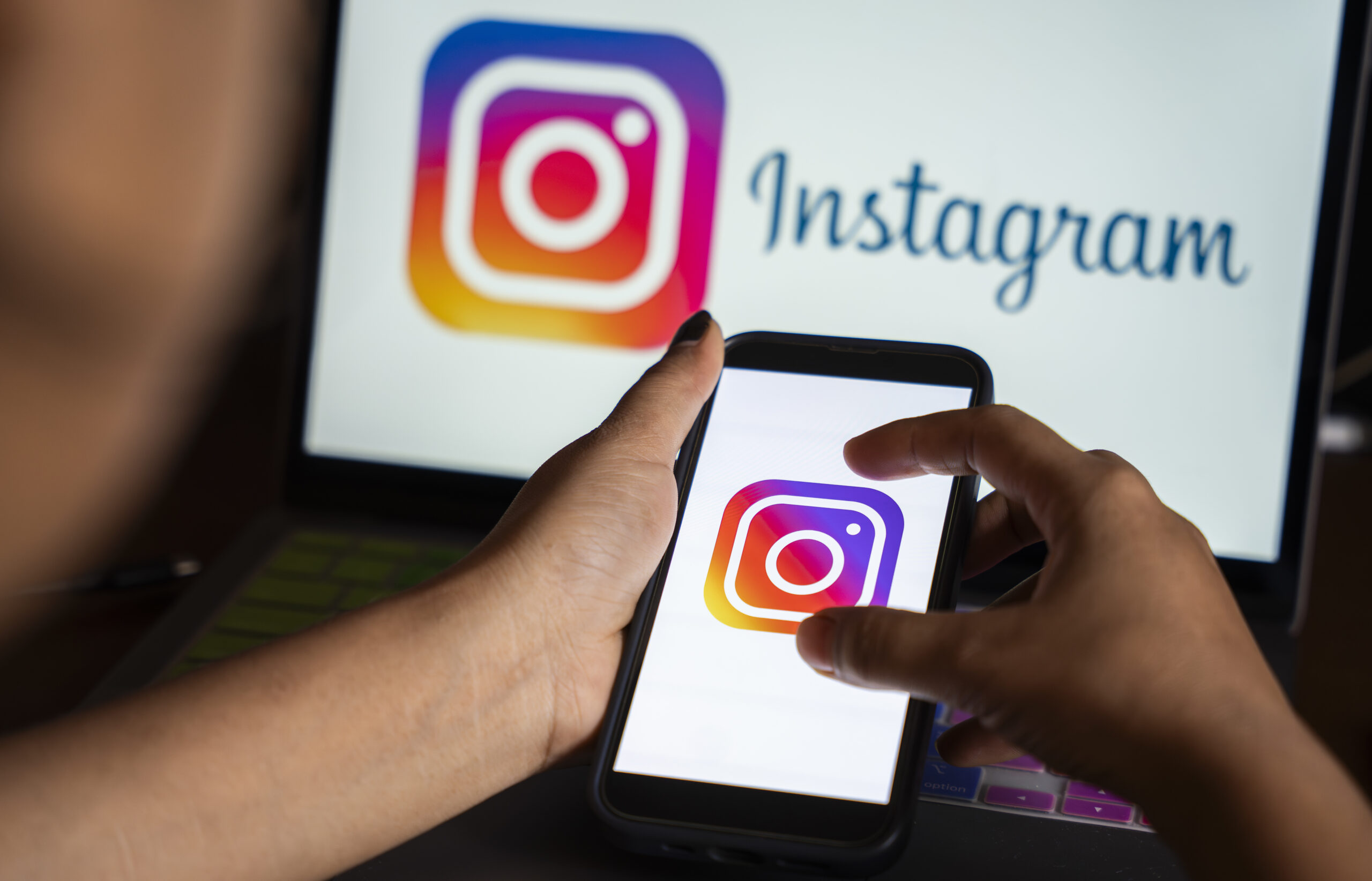 Schimbare majoră a Instagram. Aplicația cere utilizatorilor să aibă minimum 1000 de urmăritori pentru a putea transmite live