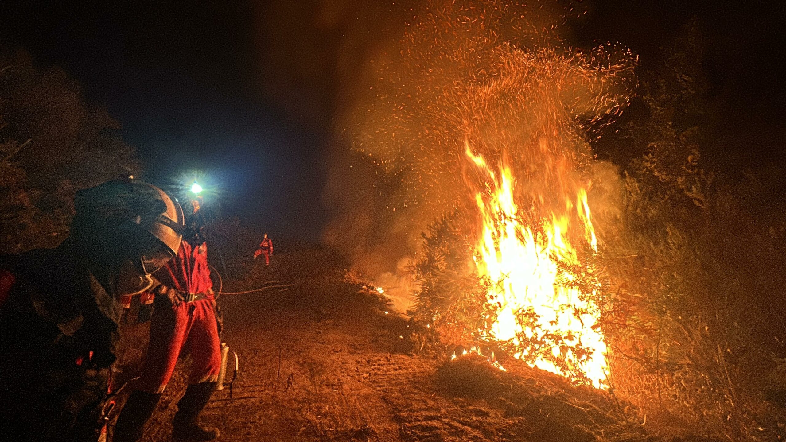 Spania se confruntă cu 14 incendii majore, iar condiţiile nefavorabile ar putea porni altele