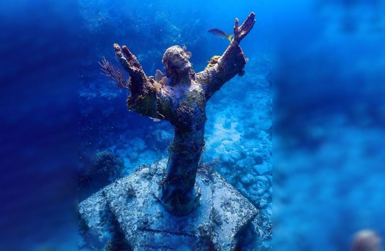 Statuia subacvatică a lui Hristos din Portofino, curățată de italieni