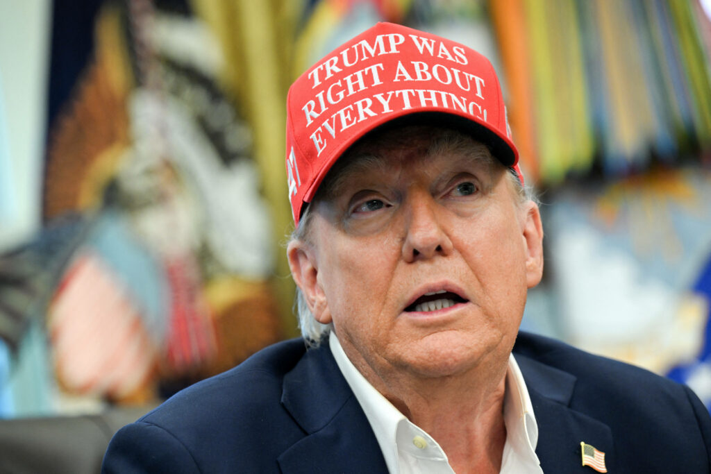 Trump onorează militarii americani căzuți la datorie și îi critică pe Biden pentru „cea mai jenantă zi din istoria țării”