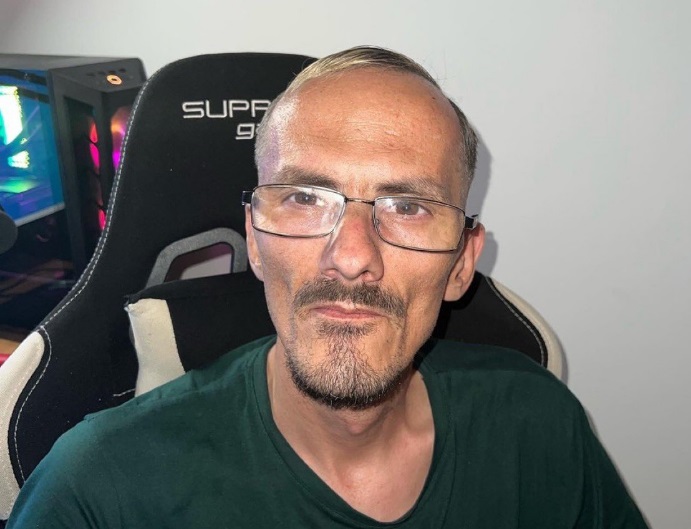 Un streamer francez a decedat în direct. Era adeptul provocărilor online extreme