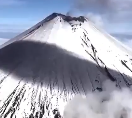 Un vulcan din Rusia a erupt după peste 450 de ani de inactivitate