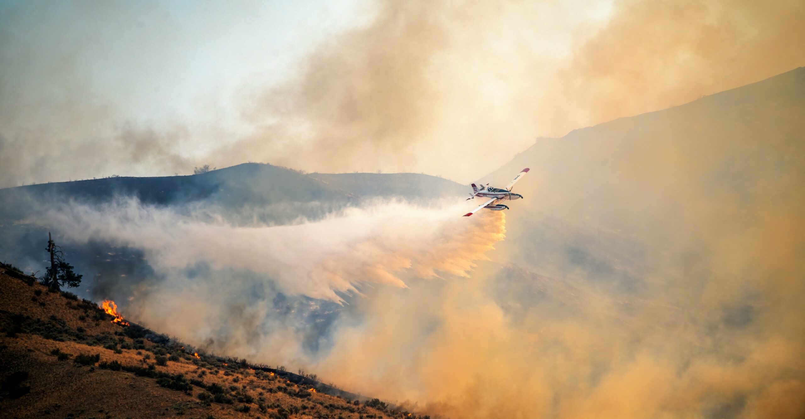 Uniunea Europeană trimite două avioane pentru a ajuta Spania să stingă incendiile