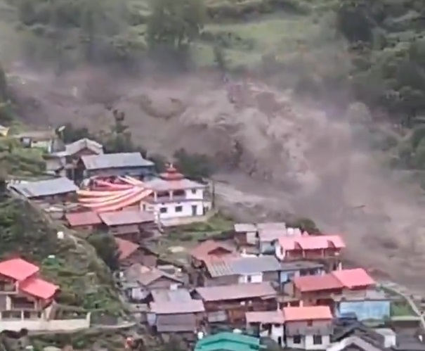 Viituri devastatoare în India și Pakistan: peste 280 de morți și mii de persoane evacuate