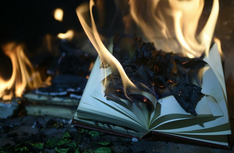 Zeci de mii de cărți ale unei universități din Ucraina, distruse în urma atacurilor Rusiei