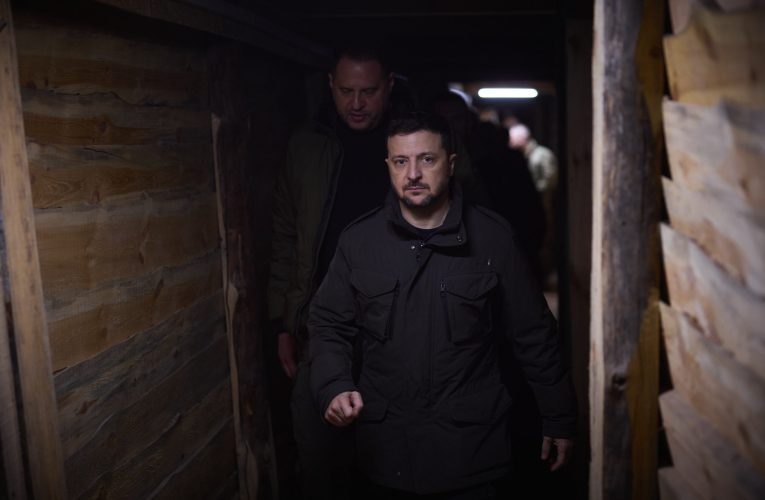 Zelenski afirmă că Ucraina nu își va retrage trupele din Donbas / Lupte intense în regiunea Donețk