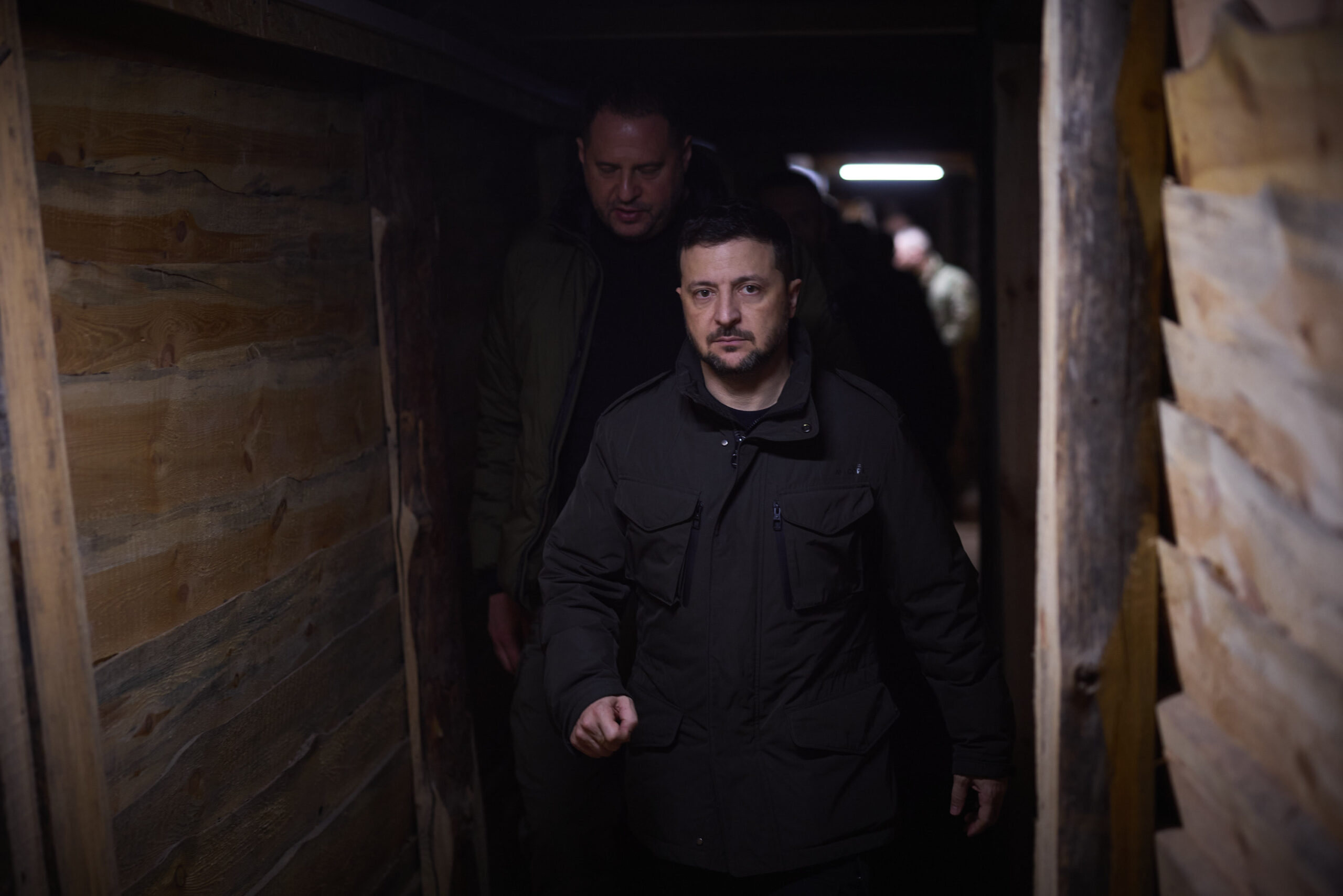 Zelenski afirmă că Ucraina nu își va retrage trupele din Donbas / Lupte intense în regiunea Donețk