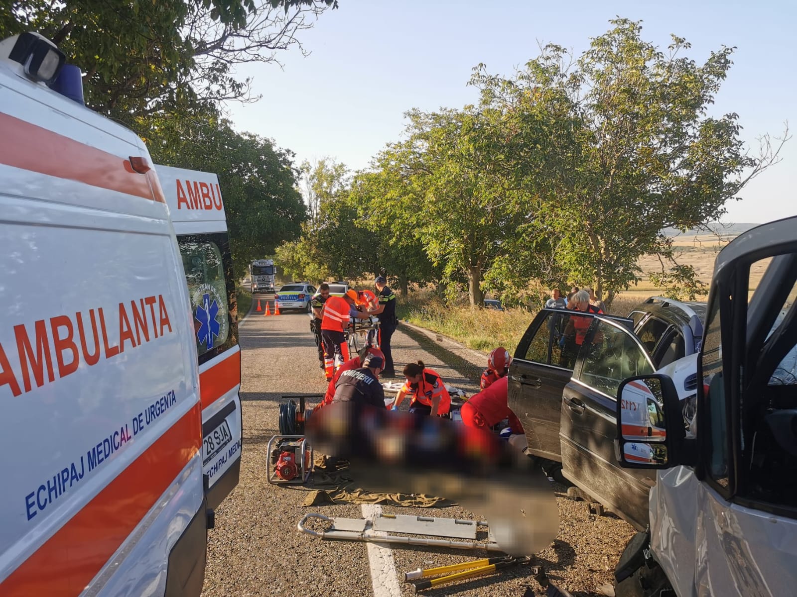 Accident grav în Botoșani: 21 de persoane implicate, trei în stop cardiorespirator / A fost activat Planul Roșu