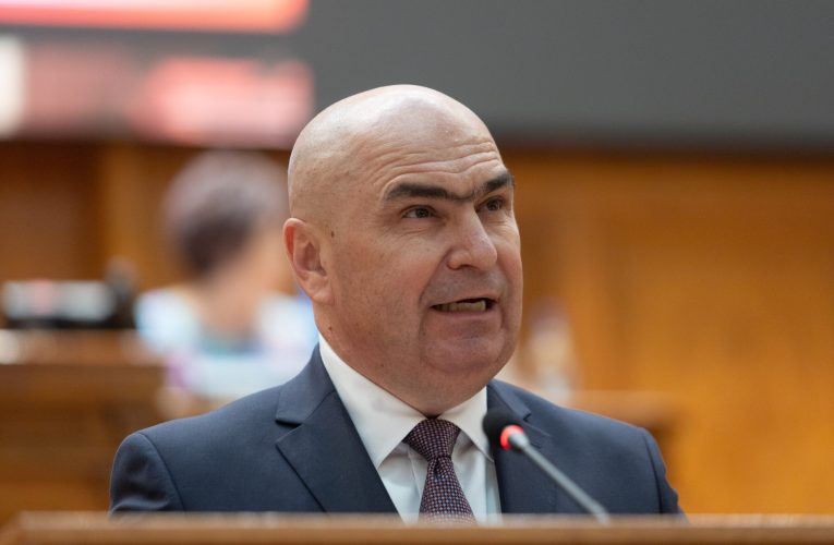Bolojan: Nu mai blocați munca Guvernului cu moțiuni tip Cațavencu
