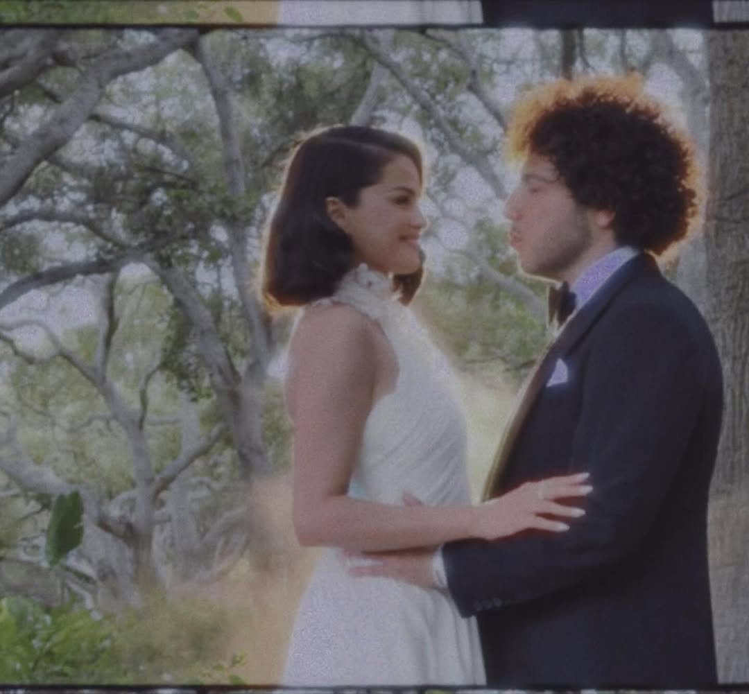 Cântăreața Selena Gomez și producătorul muzical Benny Blanco s-au căsătorit în Santa Barbara
