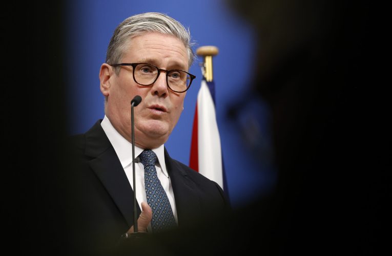 Caracatița Epstein se întinde până în Regatul Unit: Conservatorii britanici cer răspunsuri de la premier despre legăturile dintre Mandelson și Epstein