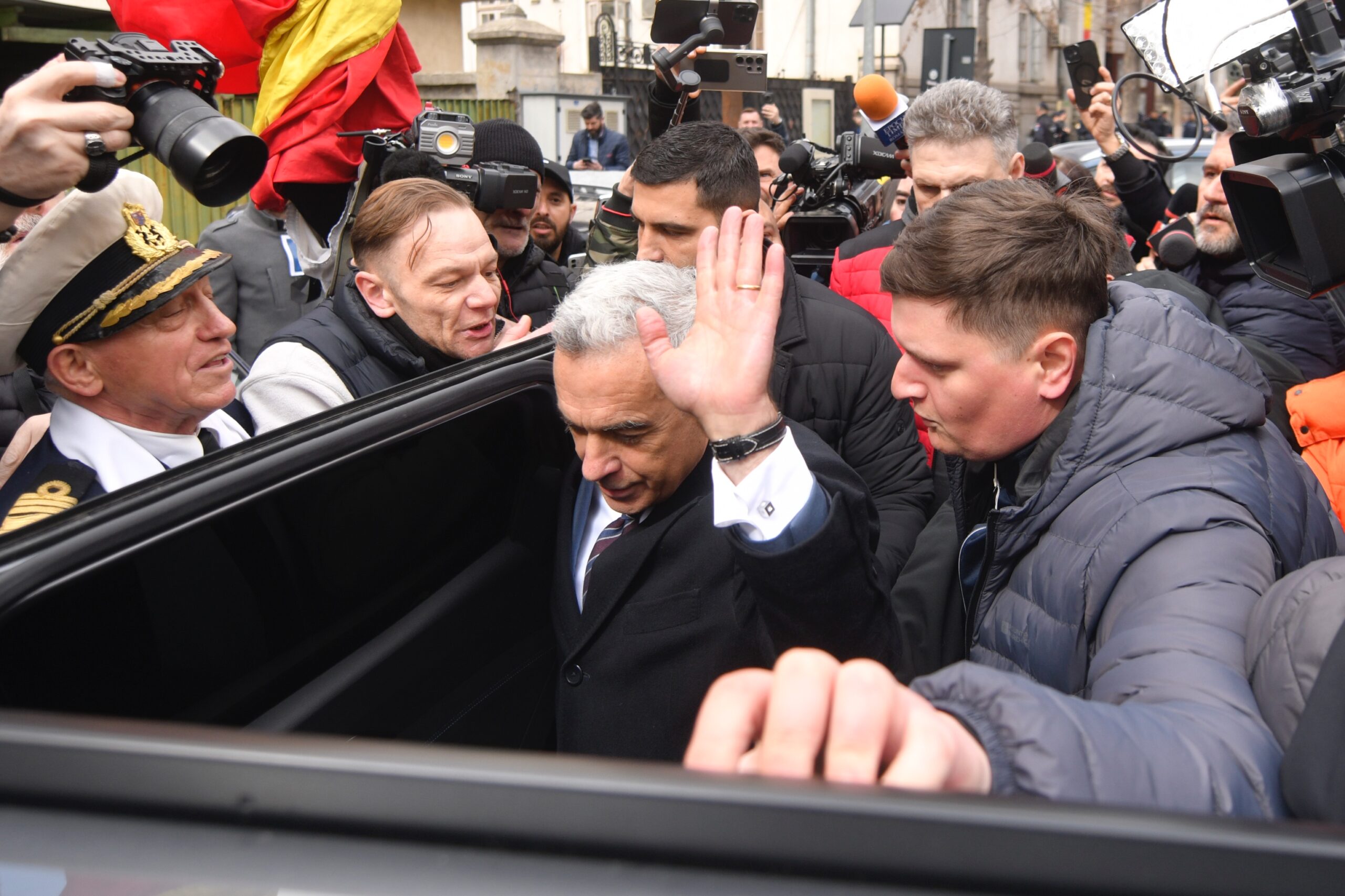 Care era planul secret al lui Georgescu: Grup paramilitar cu 65 de explozive și pistoale, oprit la București