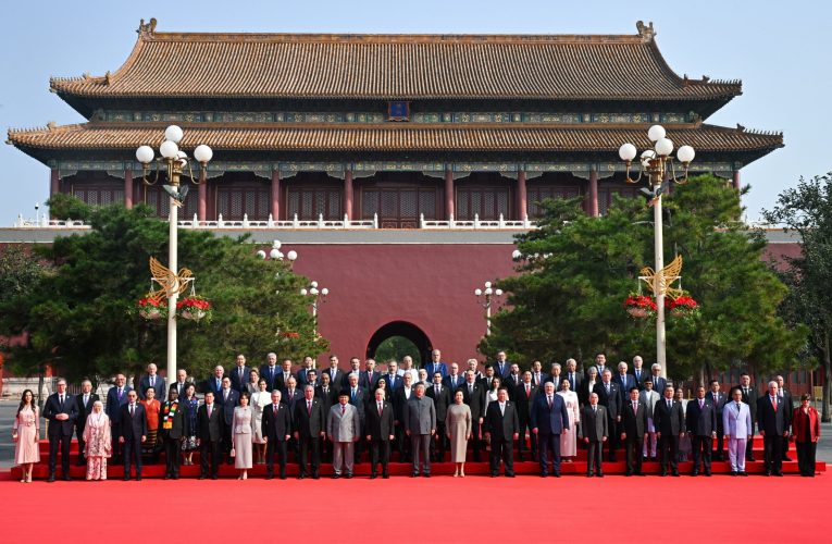 Ce mănâncă Xi Jinping, Putin, Kim Jong-un la masa oficială. Presa de stat a publicat meniu. La eveniment participă și Adrian Năstase și Viorica Dăncilă